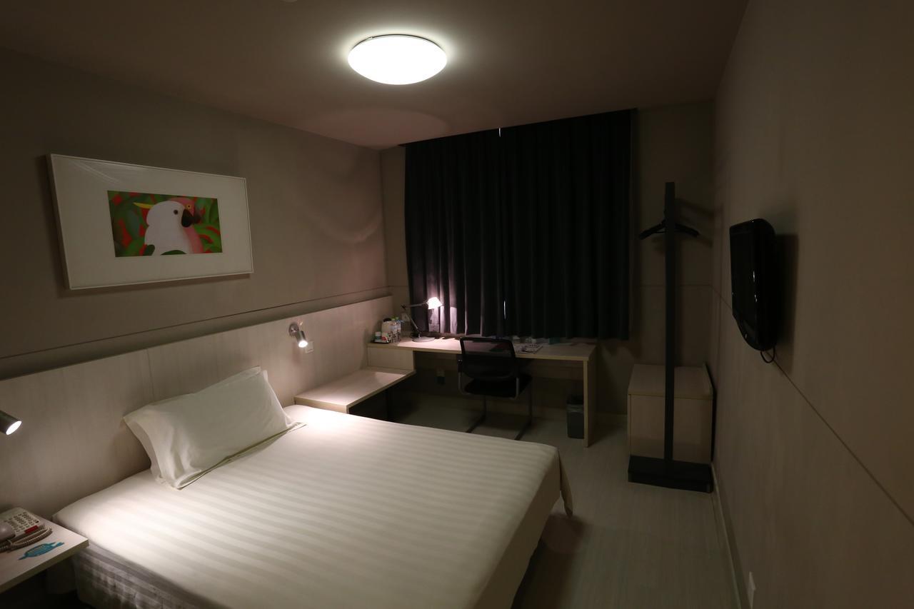 Magnolia Business Hotel Xining Railway Station Grand Cross Mojia Street Екстериор снимка